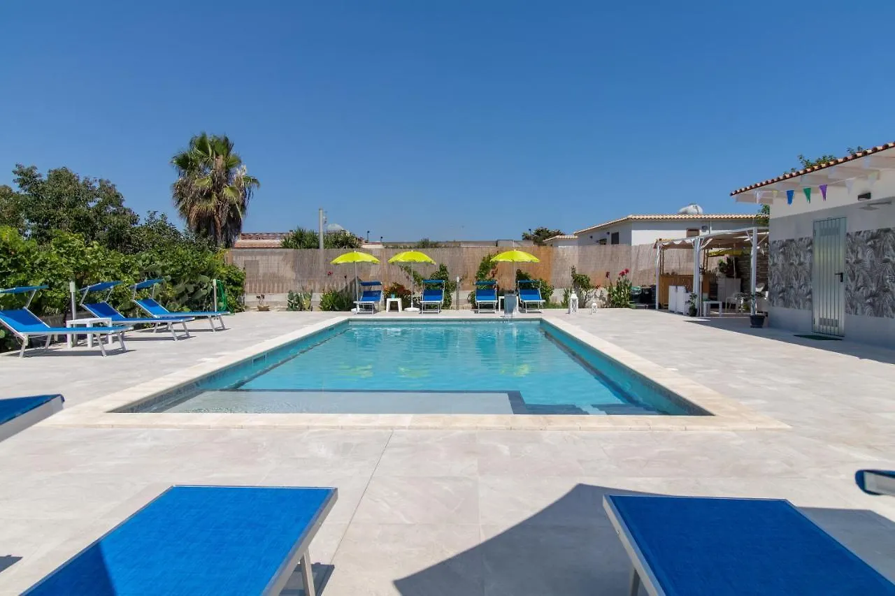 Monolocale In Villa D Enza Pool contacts